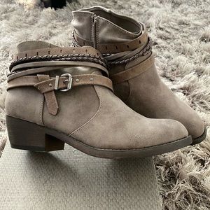 Maurices Brand New Booties in grey-brown tone Sz 9